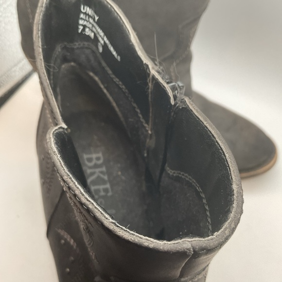BKE Unity - Side Zip Faux Leather Ankle Boots - Gray - Ladies Size 7.5M - Picture 8 of 9